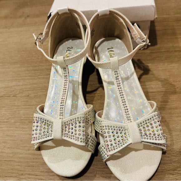 Other - Elegant Cream Sandals with Rhinestone Bow